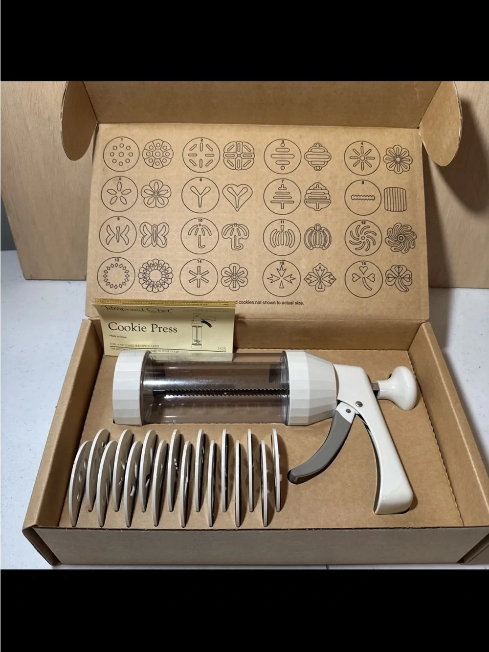 The Pampered Chef Cookie Press And Springform Pan Set